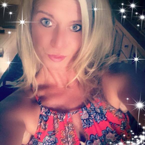 Meet your Posher, Aprill - Picture 1 of 1